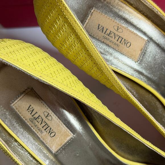 Valentino Garavani Antique Yellow Leather Platform Heels Size 38 - Picture 12 of 16